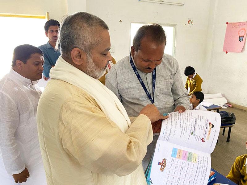Brahmachari Girish ji, Chairman of Maharishi Vidya Mandir Schools Group has visited MVM Amarpatan.